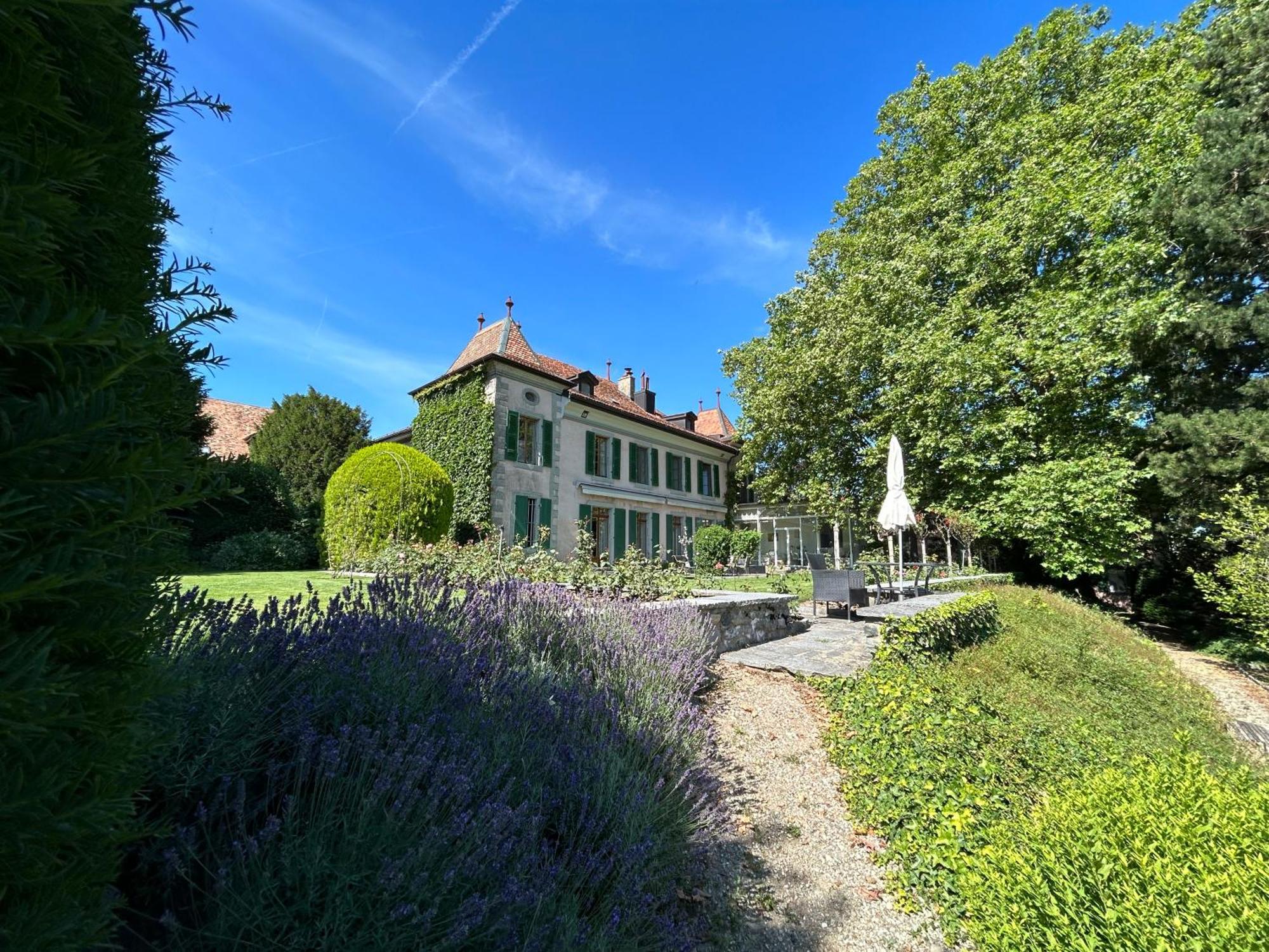 Le Chateau Lavigny Экстерьер фото